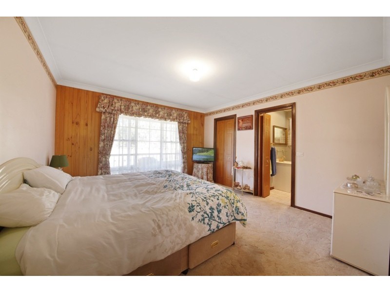 16 Elizabeth Way, Hill Top NSW 2575