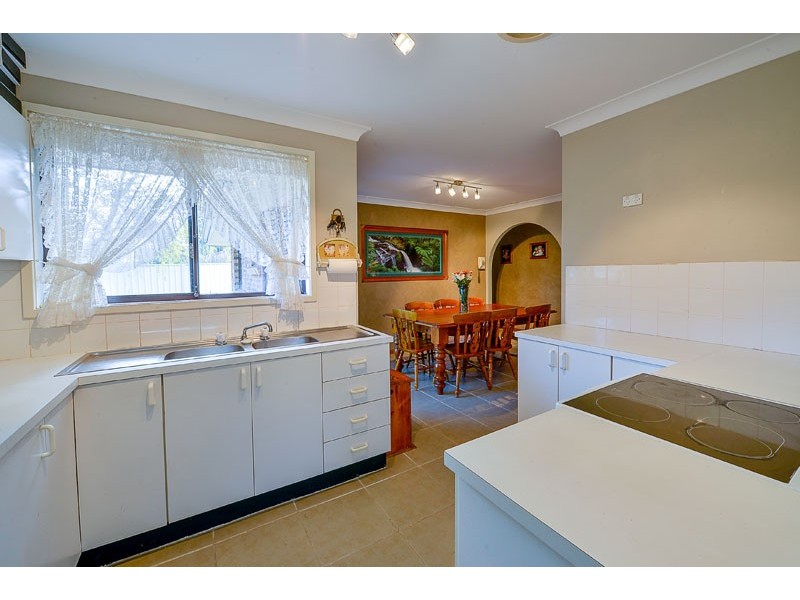 11 Courtland Avenue, Tahmoor NSW 2573