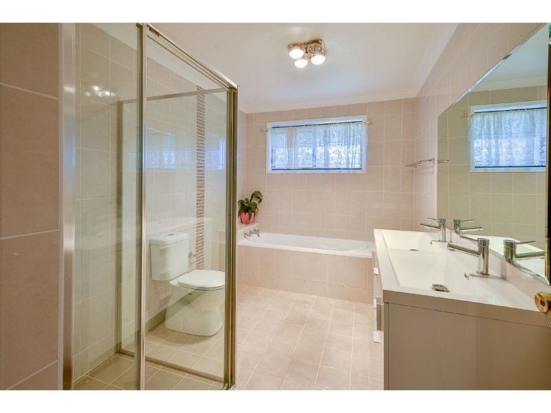 11 Courtland Avenue, Tahmoor NSW 2573