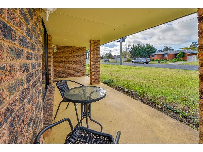 11 Courtland Avenue, Tahmoor NSW 2573