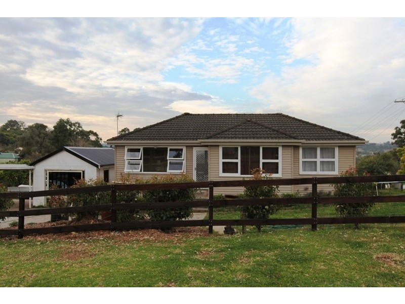 15 Cowper Street, Picton NSW 2571