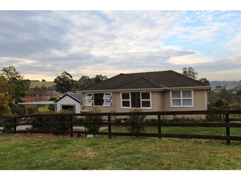 15 Cowper Street, Picton NSW 2571