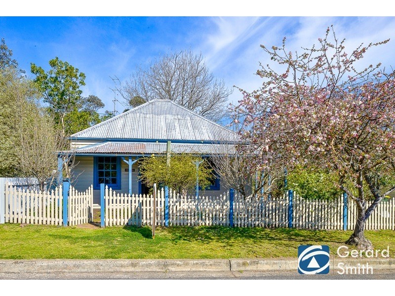 8 Campbell Street, Picton NSW 2571
