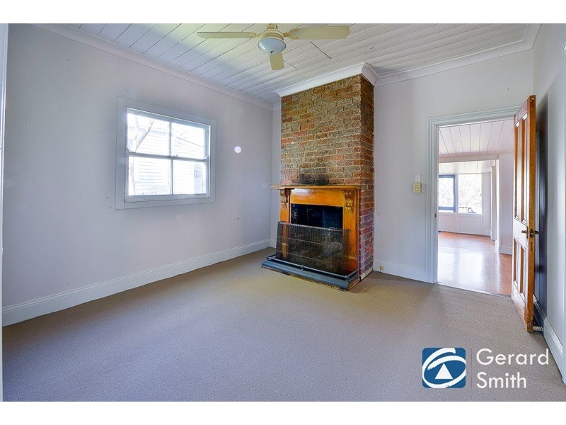 8 Campbell Street, Picton NSW 2571