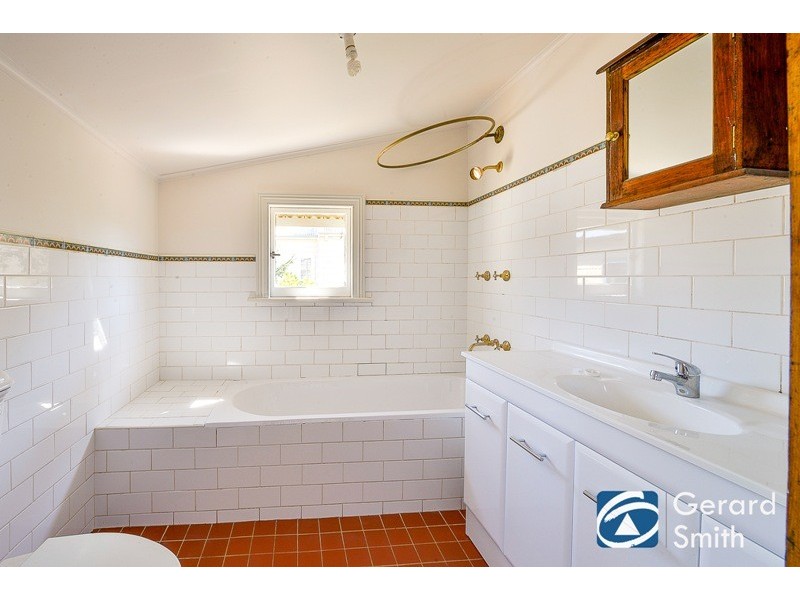 8 Campbell Street, Picton NSW 2571