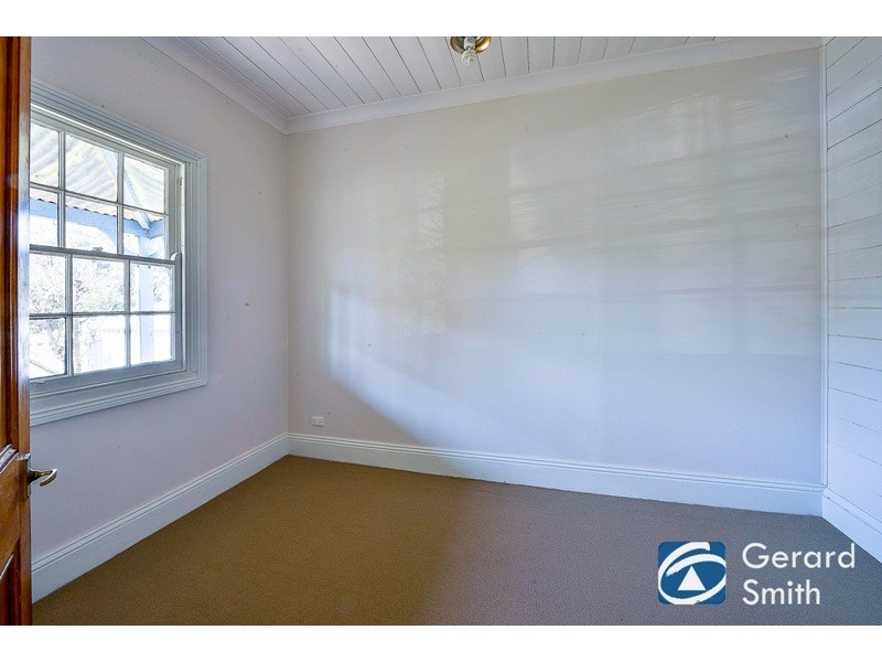 8 Campbell Street, Picton NSW 2571