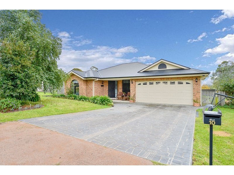 10 Fitzroy Street, Hill Top NSW 2575