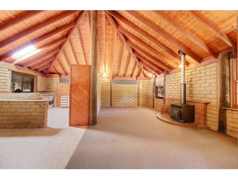 15 Lakes Street, Thirlmere NSW 2572