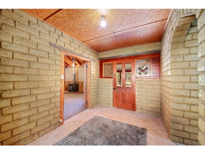 15 Lakes Street, Thirlmere NSW 2572