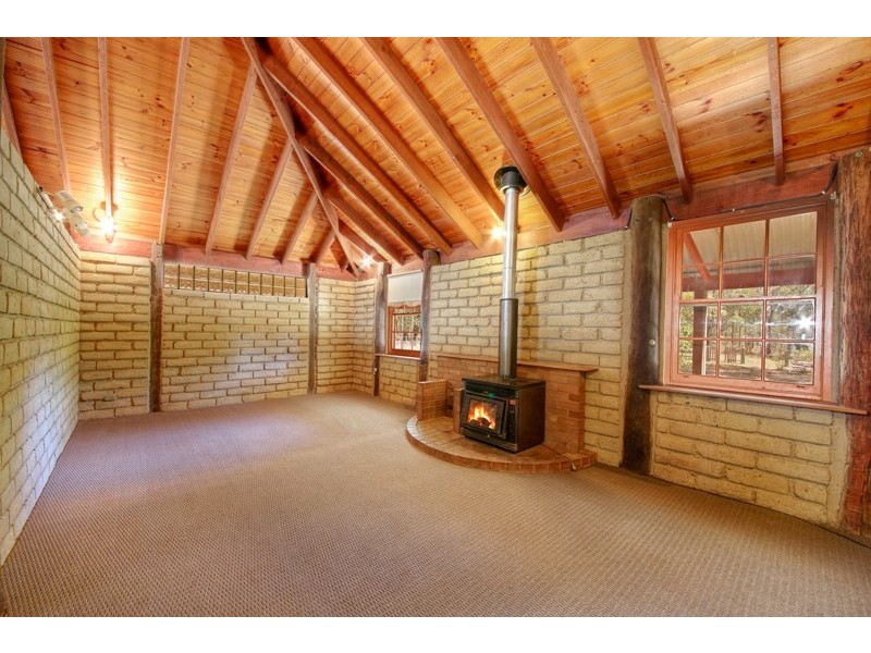 15 Lakes Street, Thirlmere NSW 2572