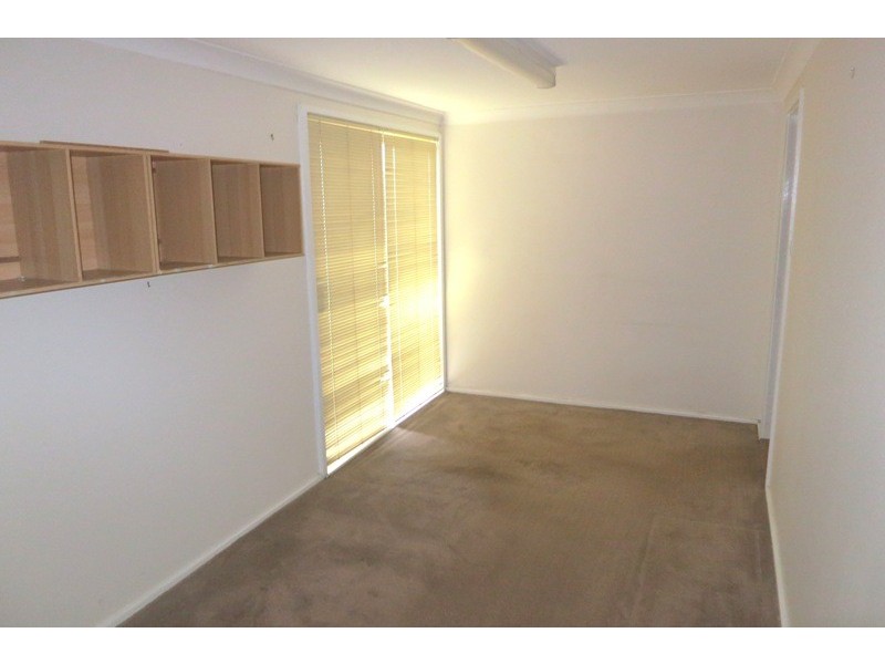 4 Davis Place, Thirlmere NSW 2572