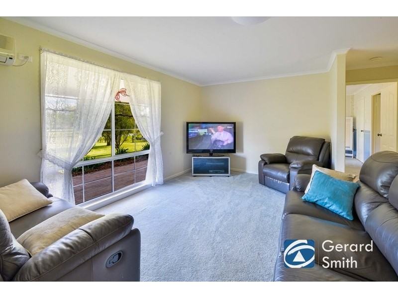 38 Russell Street, The Oaks NSW 2570