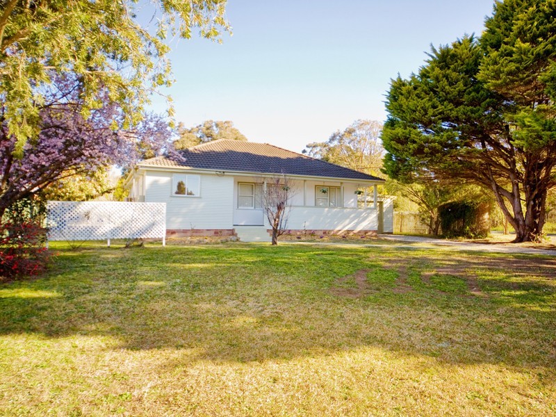 14 Close Street, Thirlmere NSW 2572