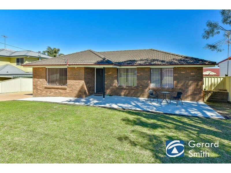 17 John Street, The Oaks NSW 2570