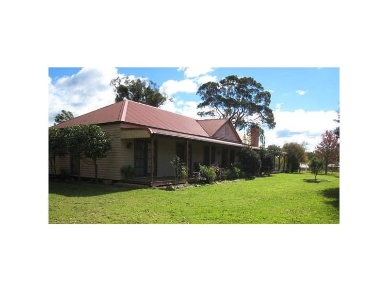 7 Olive Lane, Tahmoor NSW 2573