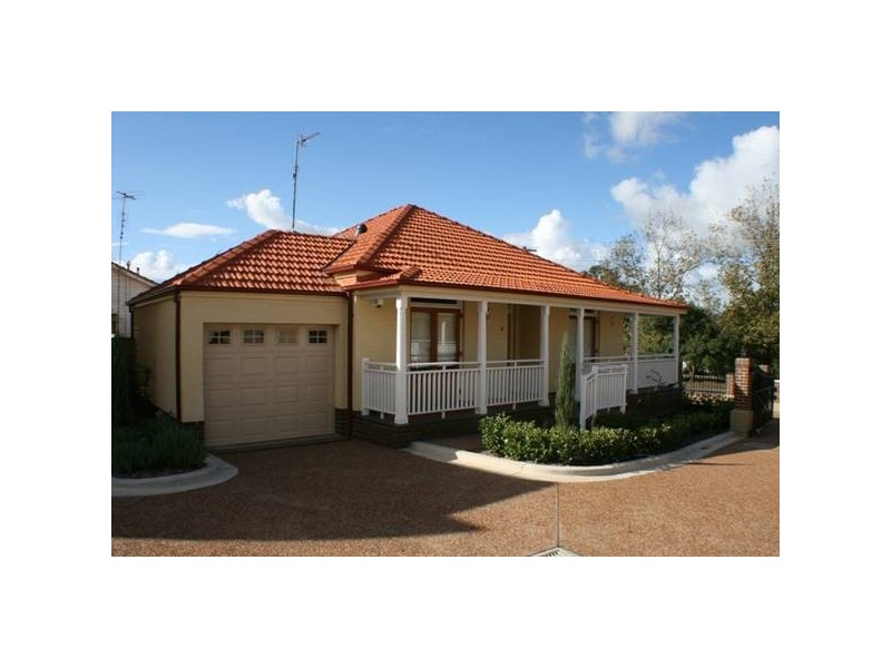 8/253-255 Argyle Street, Picton NSW 2571