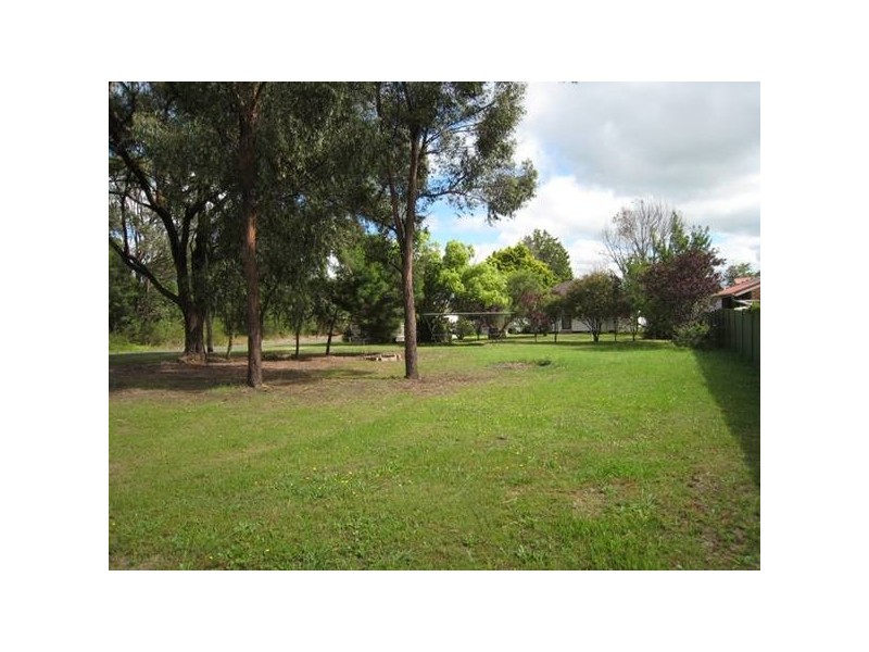 14 Close Street, Thirlmere NSW 2572