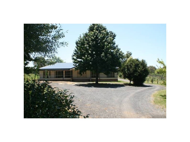 30 Oaks Road, Thirlmere NSW 2572
