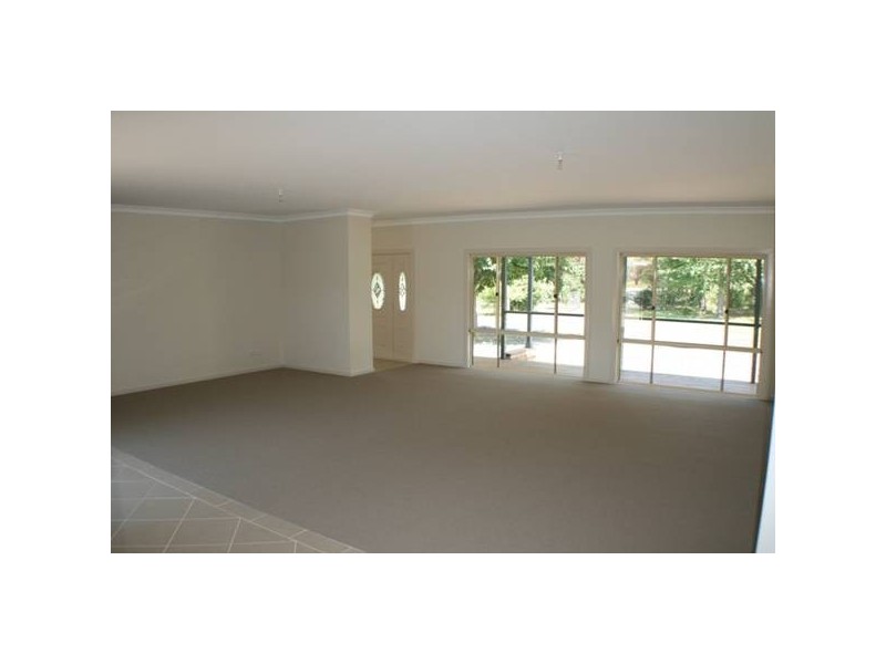 30 Oaks Road, Thirlmere NSW 2572