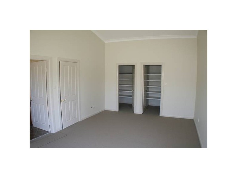 30 Oaks Road, Thirlmere NSW 2572