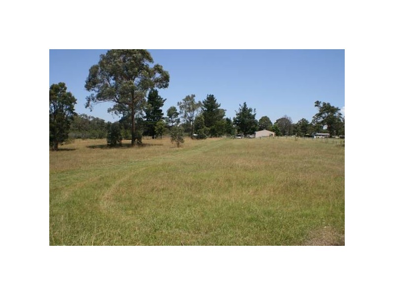 30 Oaks Road, Thirlmere NSW 2572