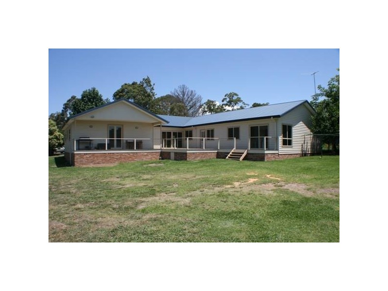 30 Oaks Road, Thirlmere NSW 2572
