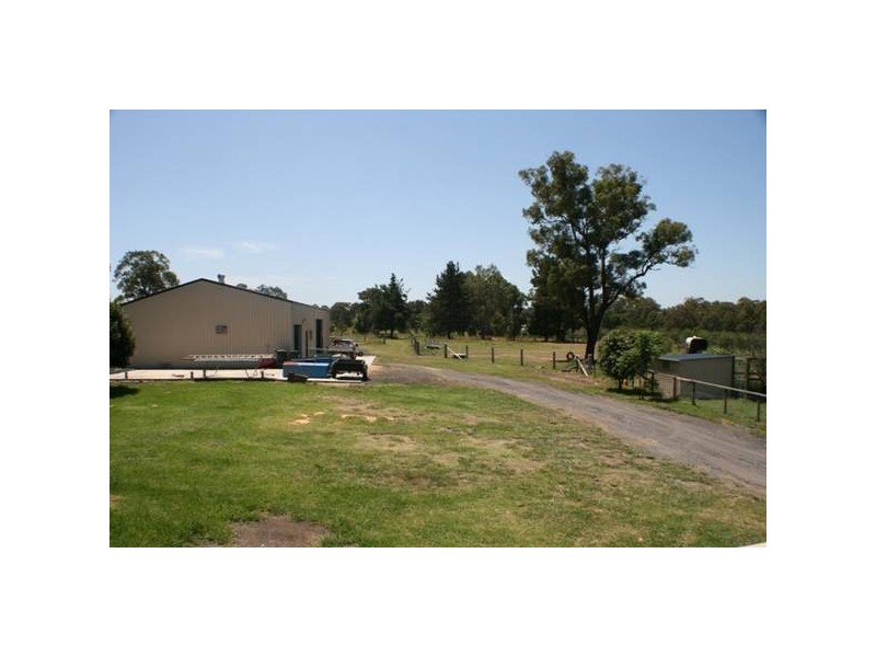 30 Oaks Road, Thirlmere NSW 2572