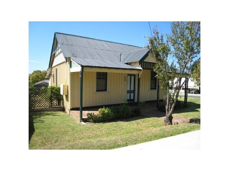 11 Thirlmere Way, Thirlmere NSW 2572