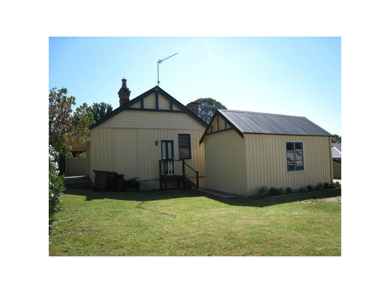 11 Thirlmere Way, Thirlmere NSW 2572