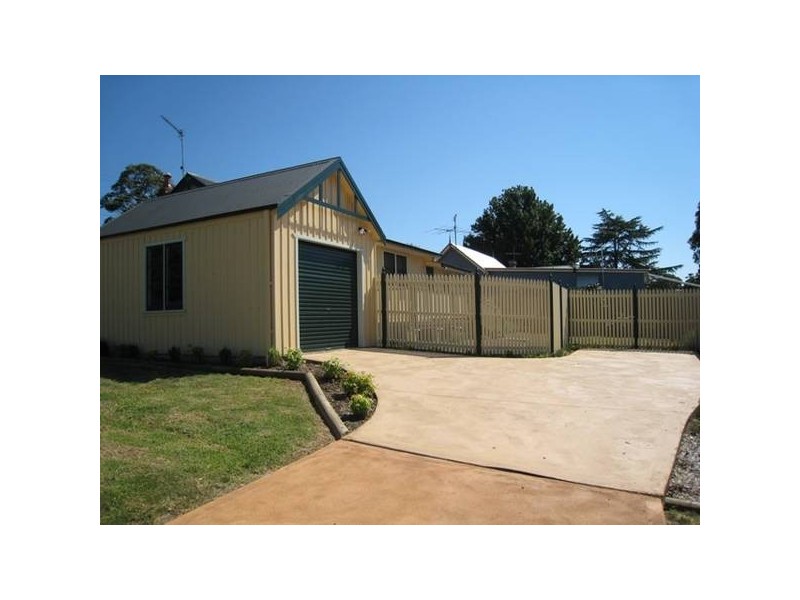 11 Thirlmere Way, Thirlmere NSW 2572