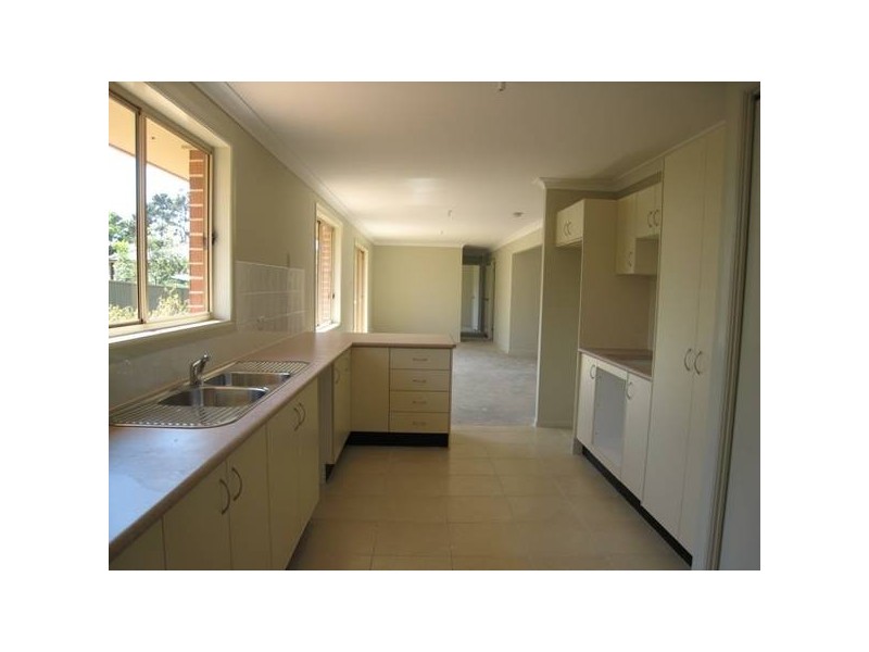 12 Thirlmere Way, Thirlmere NSW 2572