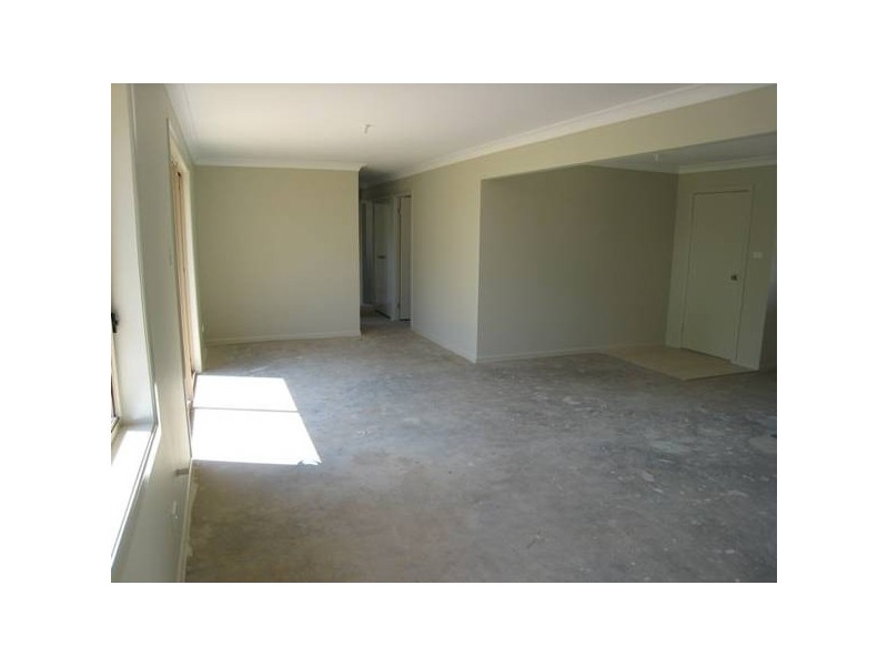 12 Thirlmere Way, Thirlmere NSW 2572