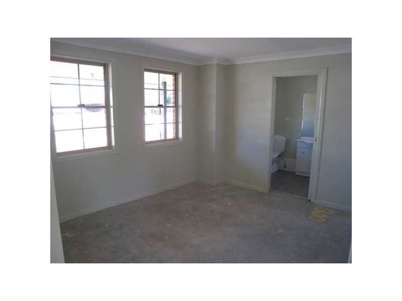 12 Thirlmere Way, Thirlmere NSW 2572