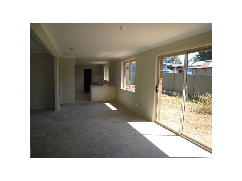 12 Thirlmere Way, Thirlmere NSW 2572