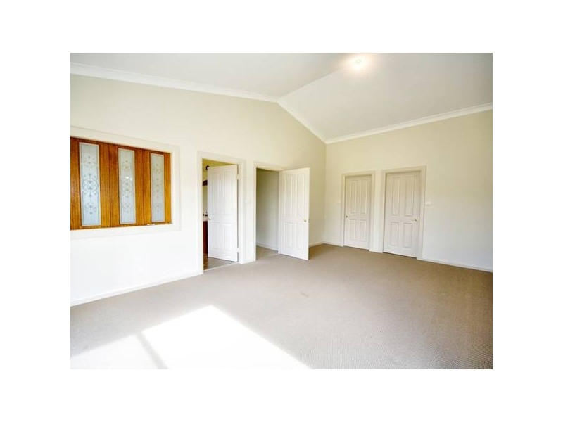 30 Oaks Road, Thirlmere NSW 2572