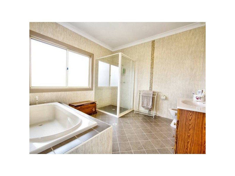 30 Oaks Road, Thirlmere NSW 2572