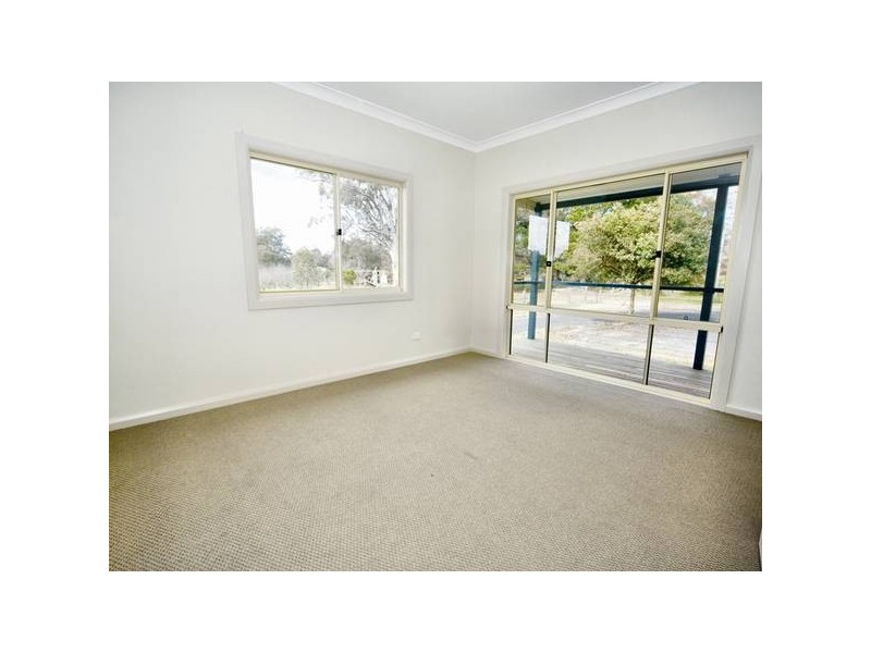 30 Oaks Road, Thirlmere NSW 2572