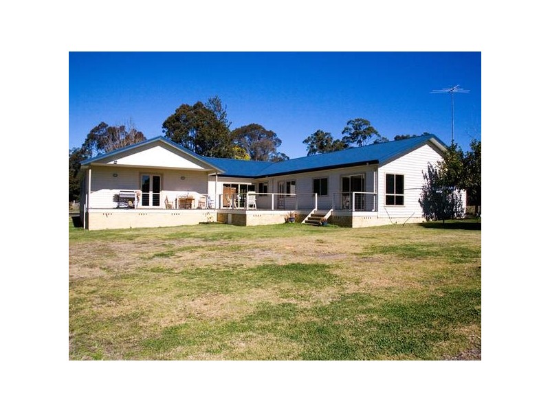 30 Oaks Road, Thirlmere NSW 2572