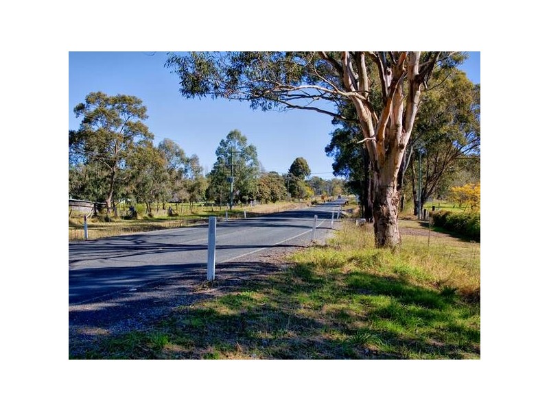 30 Oaks Road, Thirlmere NSW 2572