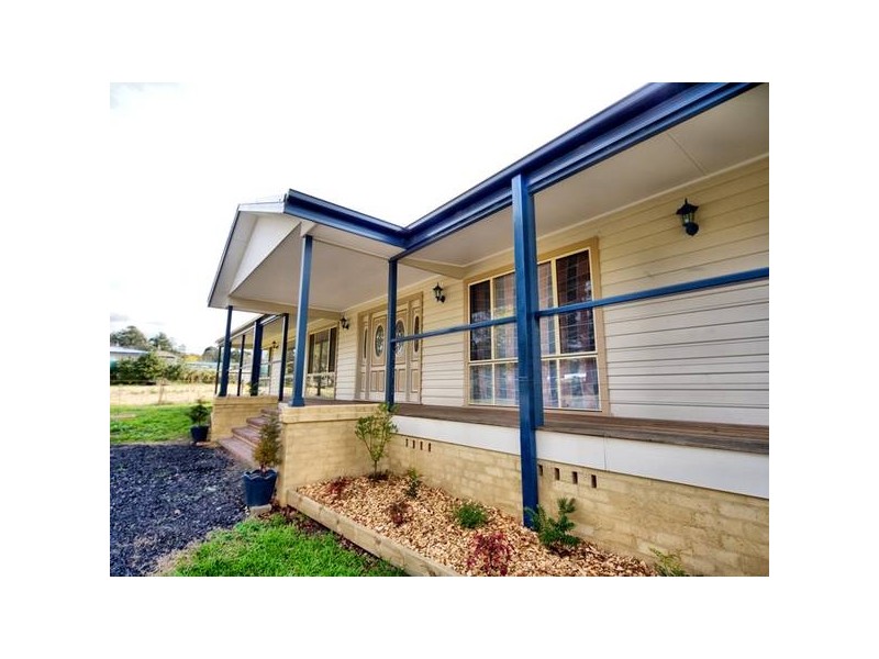 30 Oaks Road, Thirlmere NSW 2572