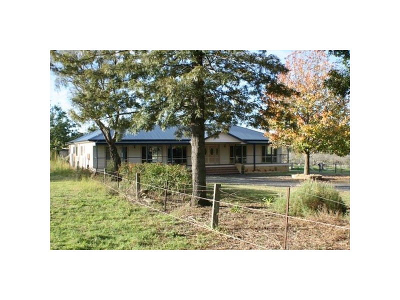 30 Oaks Road, Thirlmere NSW 2572