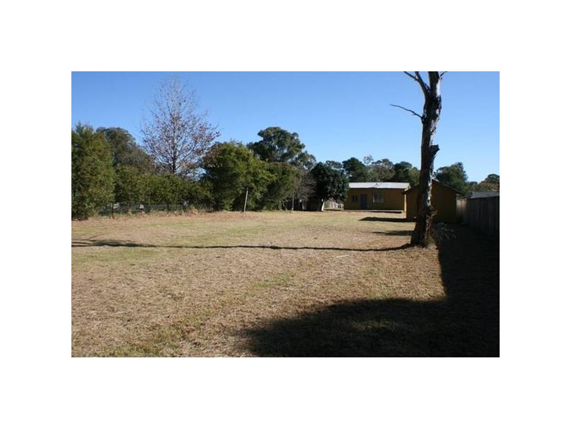 16 Milne Street, Tahmoor NSW 2573