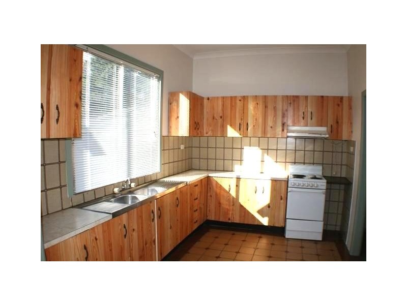 16 Milne Street, Tahmoor NSW 2573