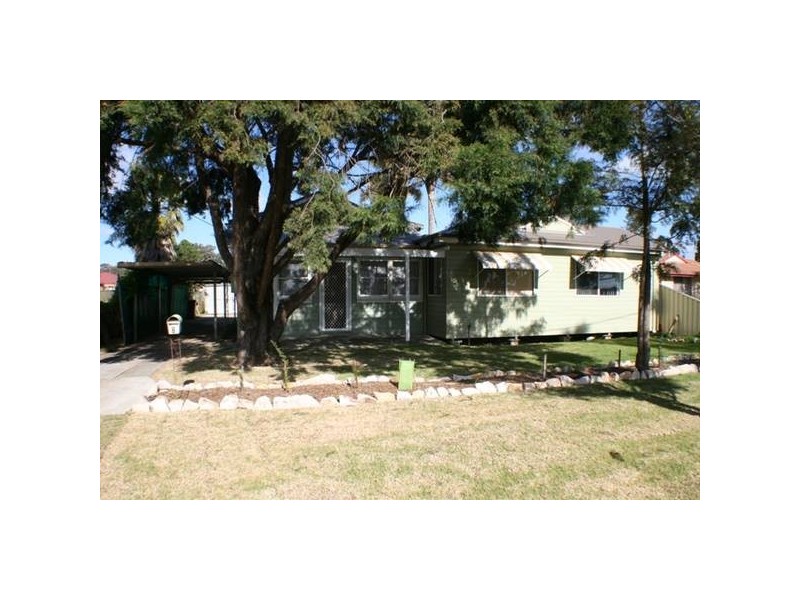 8 Mason Street, Thirlmere NSW 2572