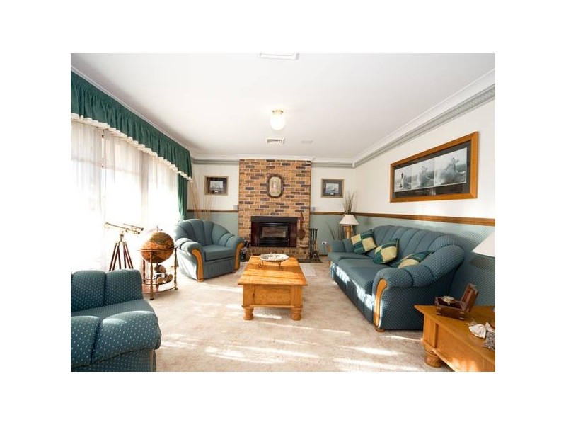 11 Marsh Place, The Oaks NSW 2570