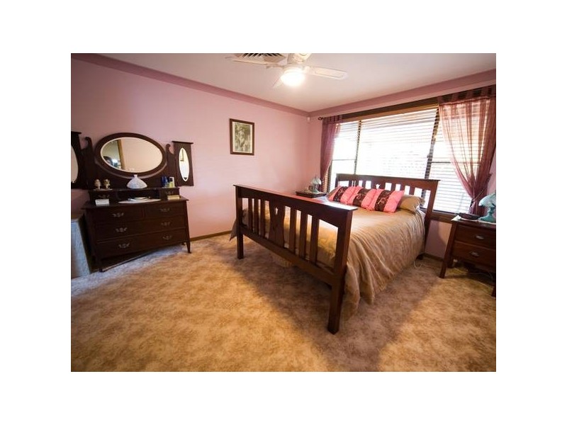 11 Marsh Place, The Oaks NSW 2570