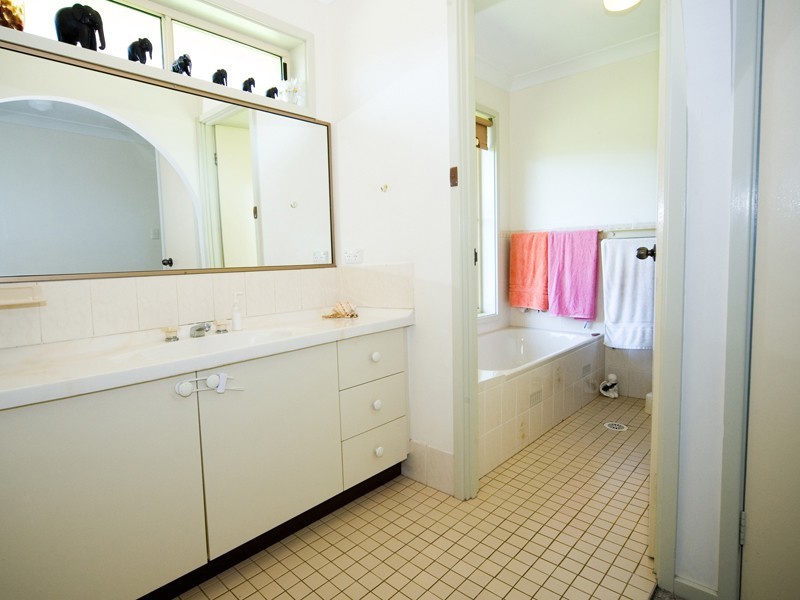 12 Jarvisfield Road, Picton NSW 2571