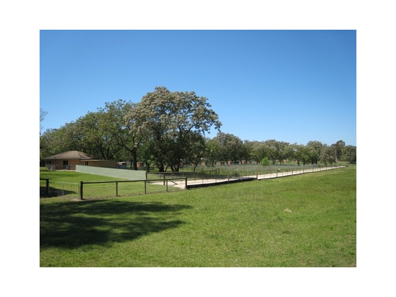 325 Oaks Road, Thirlmere NSW 2572