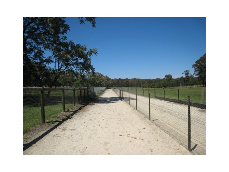 325 Oaks Road, Thirlmere NSW 2572