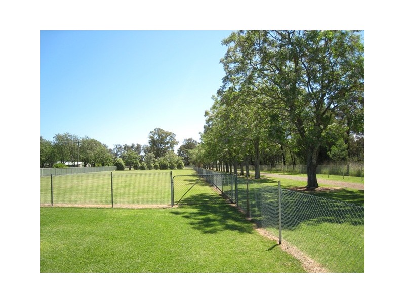 325 Oaks Road, Thirlmere NSW 2572